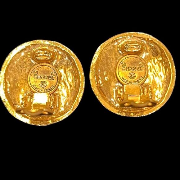 CHANEL
Goldtone Chanel CC Logo Stamp Clip-On Earrings - Picture 3 of 4
